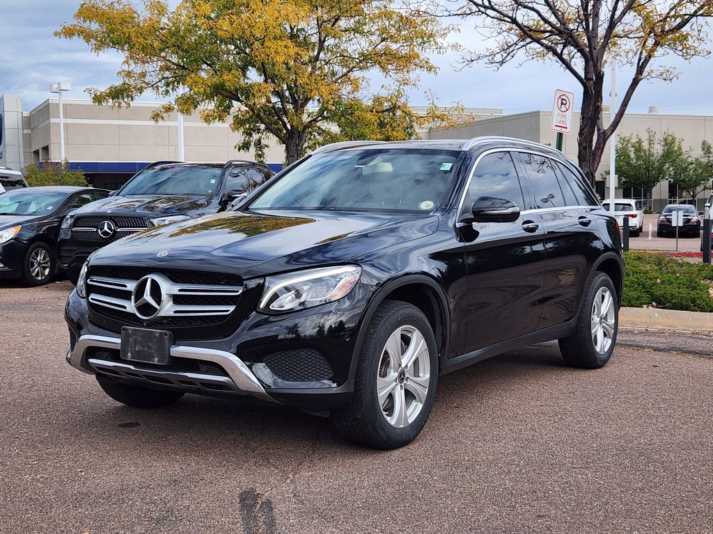 2018 Mercedes Benz GLC 300 4MATIC photo 2
