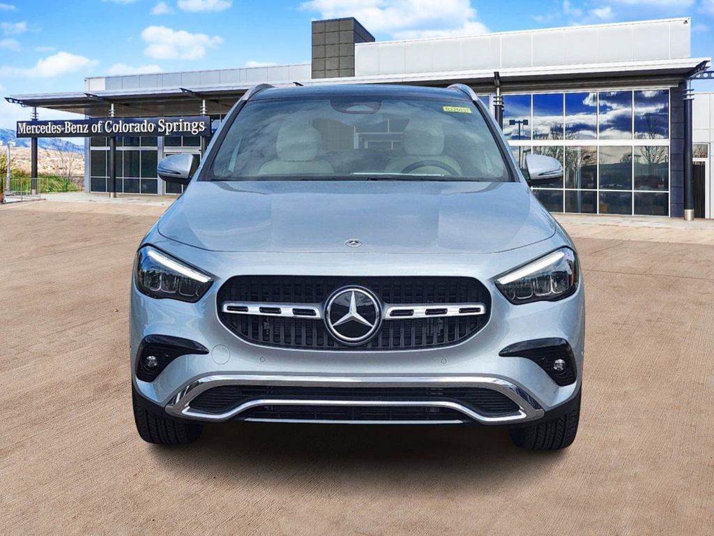 2025 Mercedes Benz GLA 250 4MATIC photo 2
