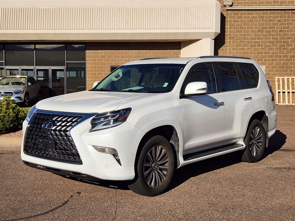 2022 Lexus GX Luxury photo 2