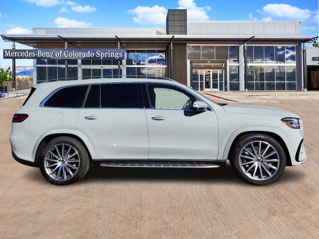 2025 Mercedes Benz GLS 450 4MATIC photo 4