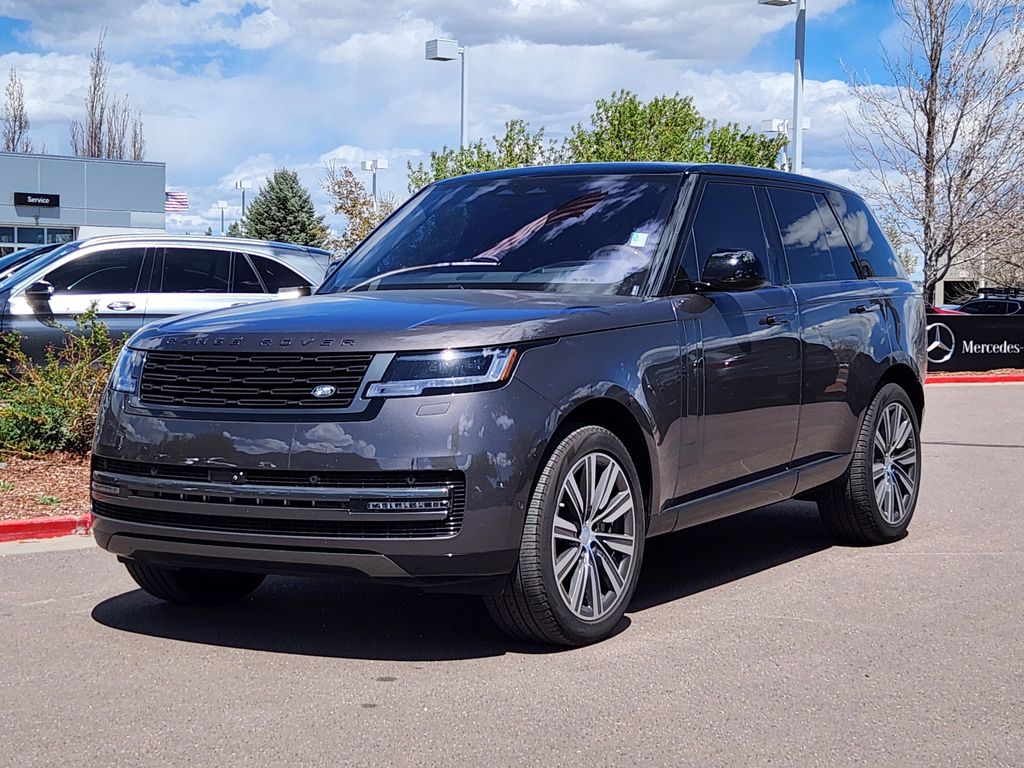2023 Land Rover Range Rover SE photo 3
