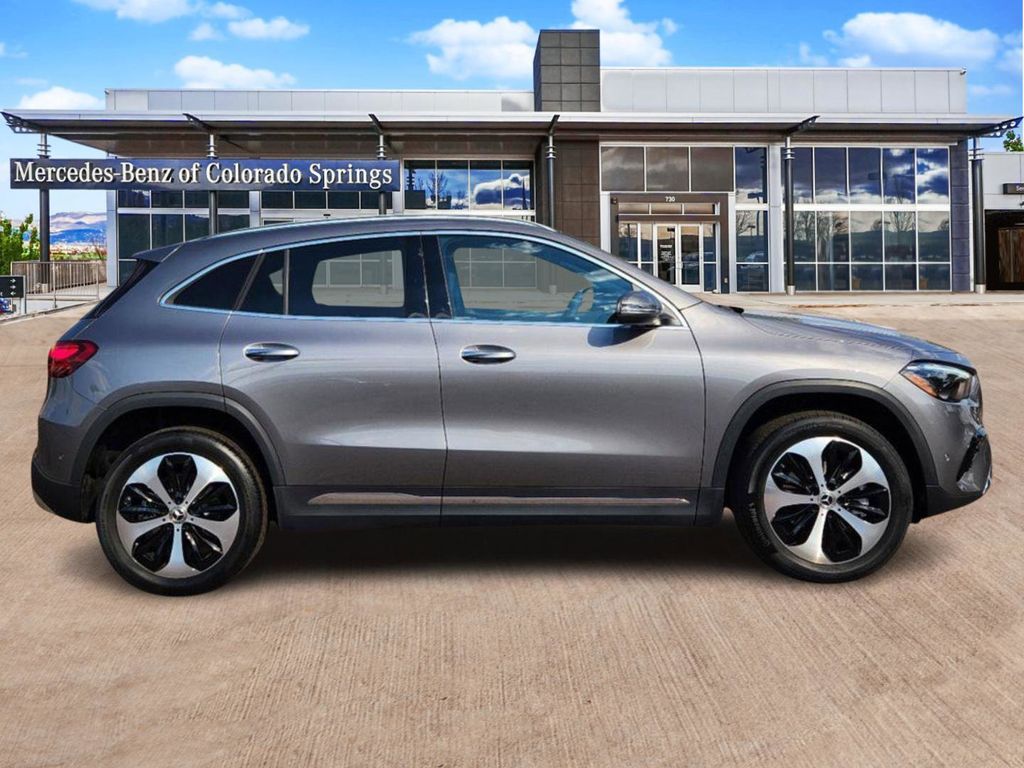 2025 Mercedes Benz GLA 250 4MATIC photo 4