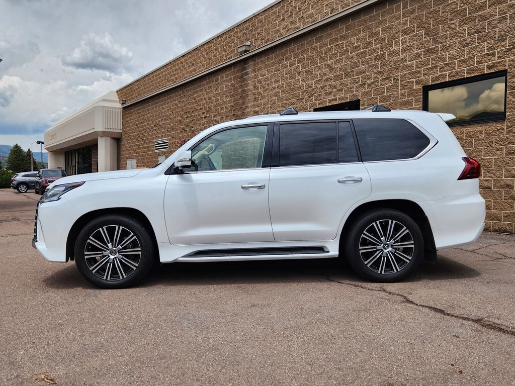 2018 Lexus LX 570 photo 4