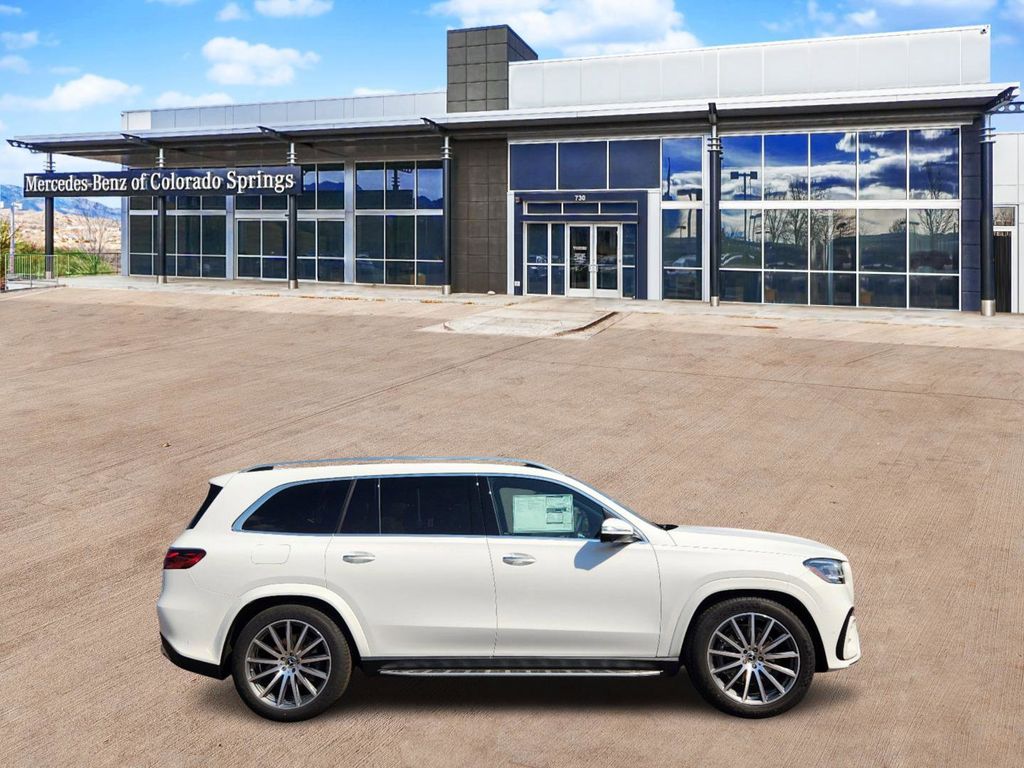 2025 Mercedes Benz GLS 450 4MATIC photo 4