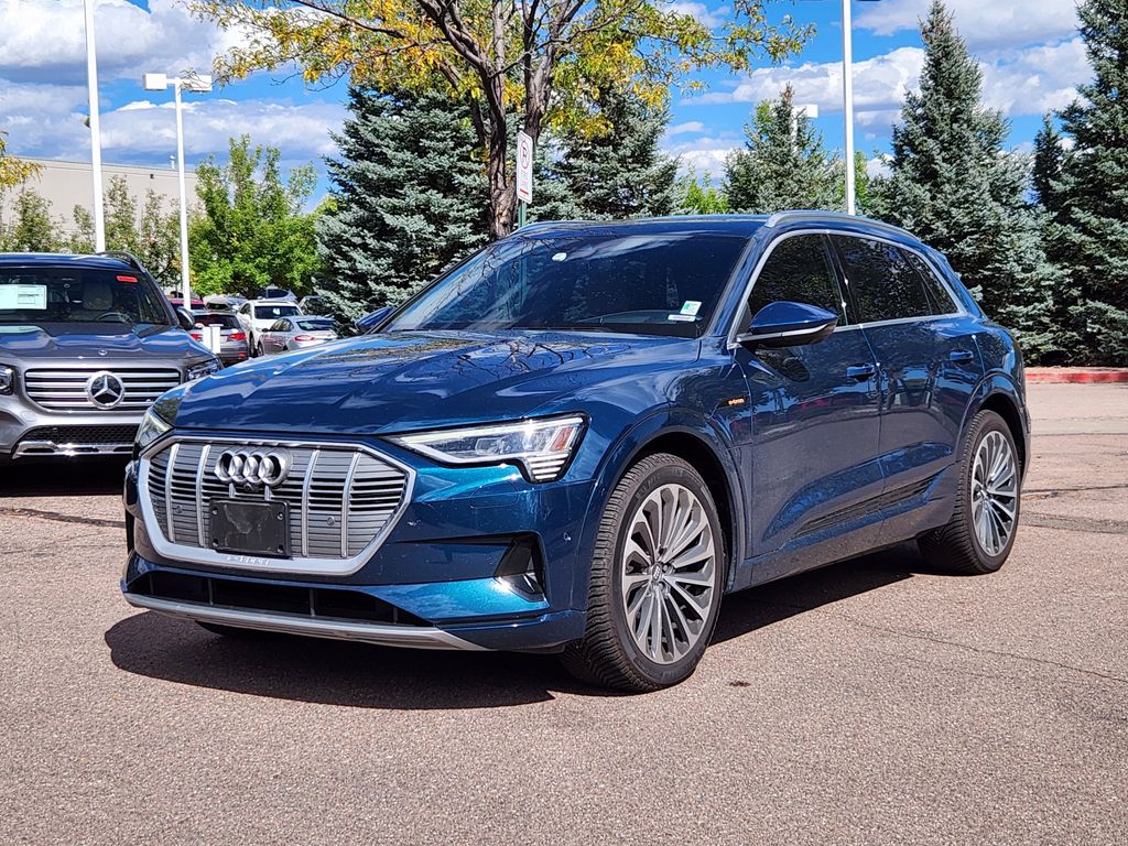 2019 Audi e-tron Premium Plus photo 3