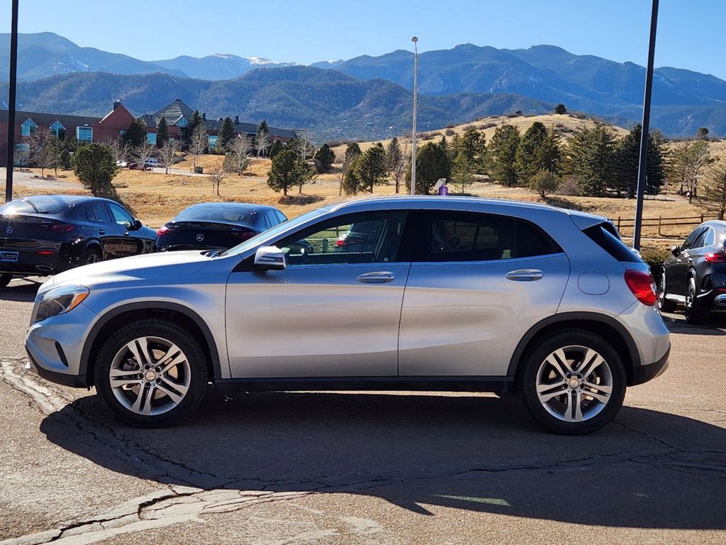 2016 Mercedes Benz GLA 250 4MATIC photo 4