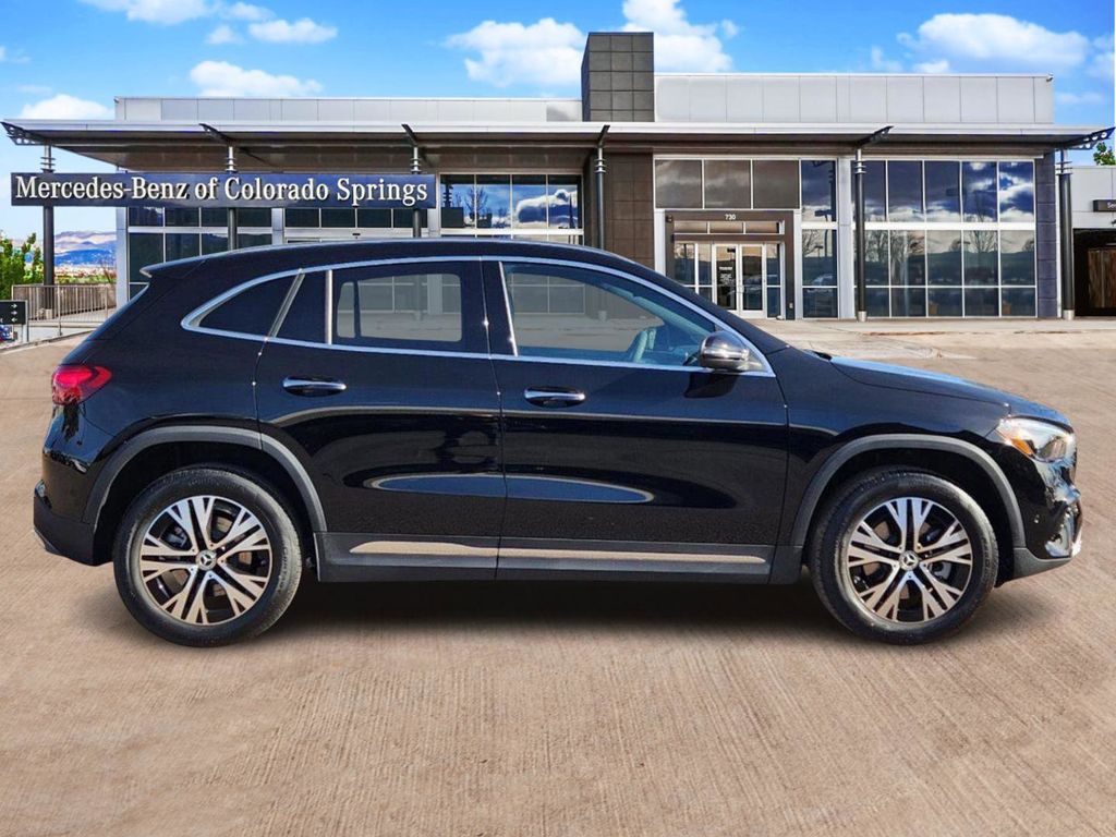 2025 Mercedes Benz GLA 250 4MATIC photo 4