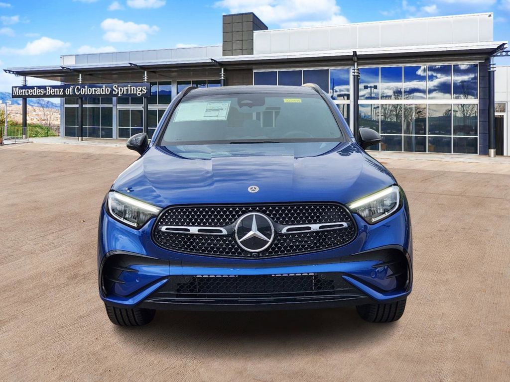 2025 Mercedes Benz GLC 300 4MATIC photo 2