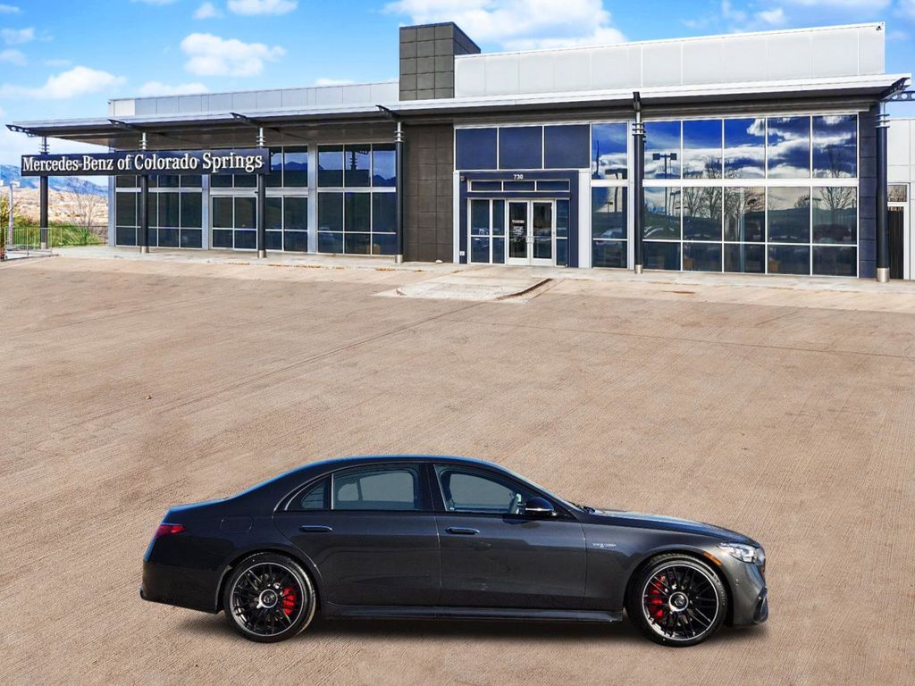 2025 Mercedes Benz S AMG 63 photo 4