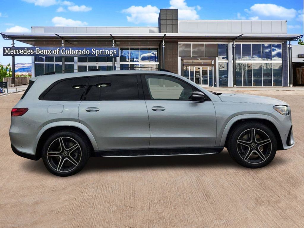 2025 Mercedes Benz GLS 450 4MATIC photo 4