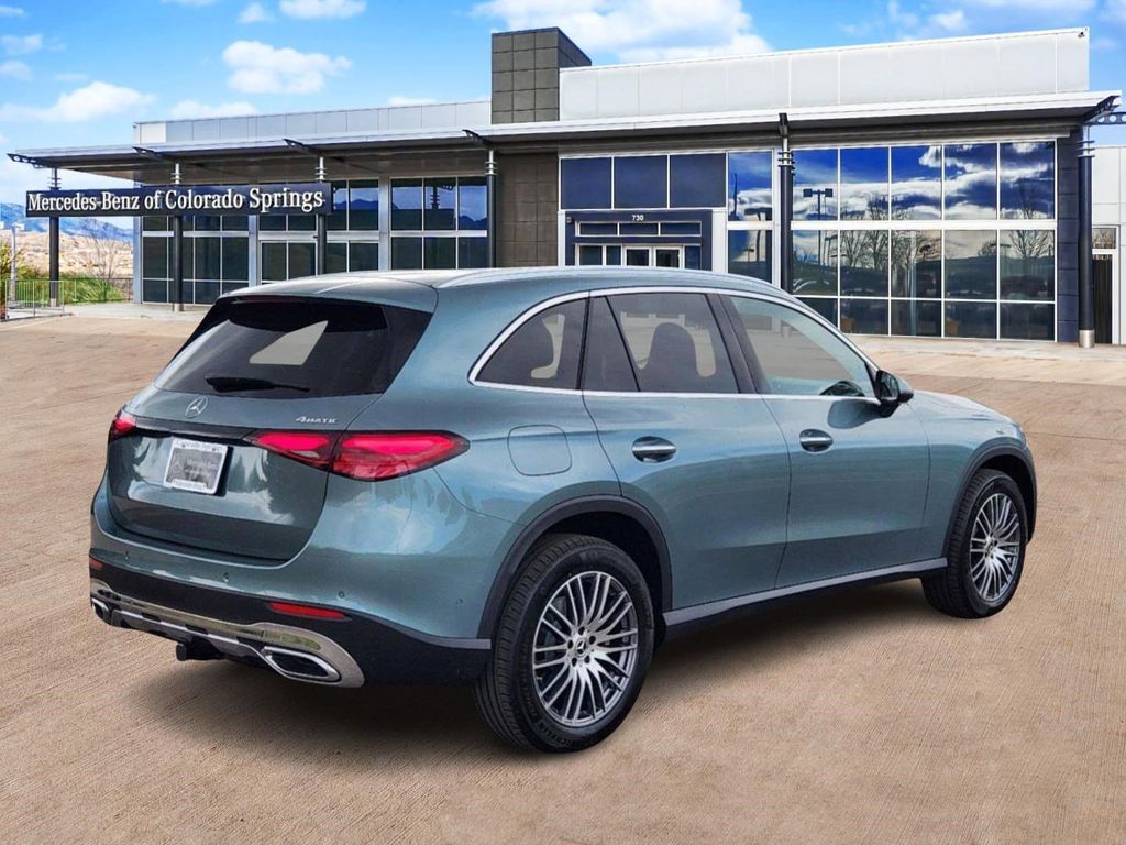 2025 Mercedes Benz GLC 300 4MATIC photo 3