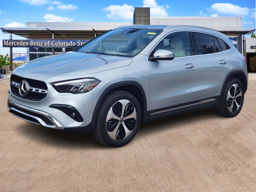 2025 Mercedes Benz GLA 250 4MATIC photo 3