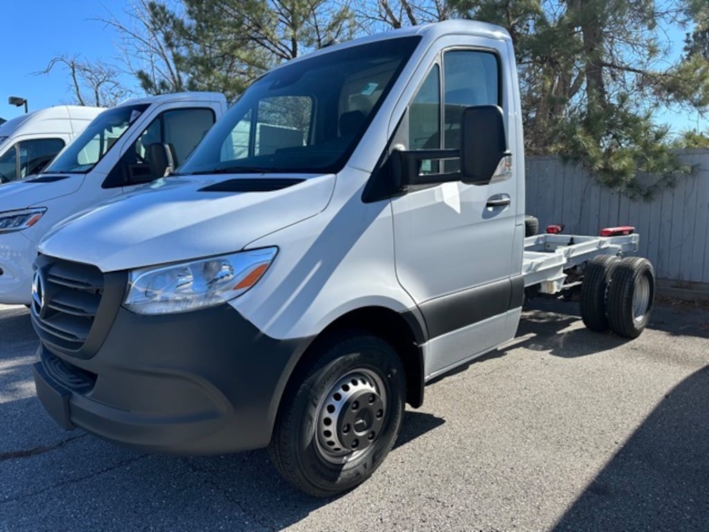 New 2024 Mercedes-Benz Sprinter 4500 Chassis Standard Roof 4-Cyl Diesel HO Truck
