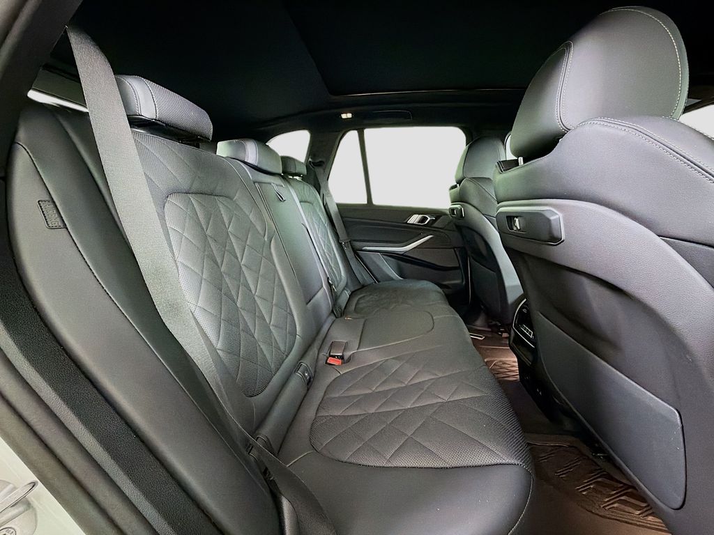 2025 BMW X5 30