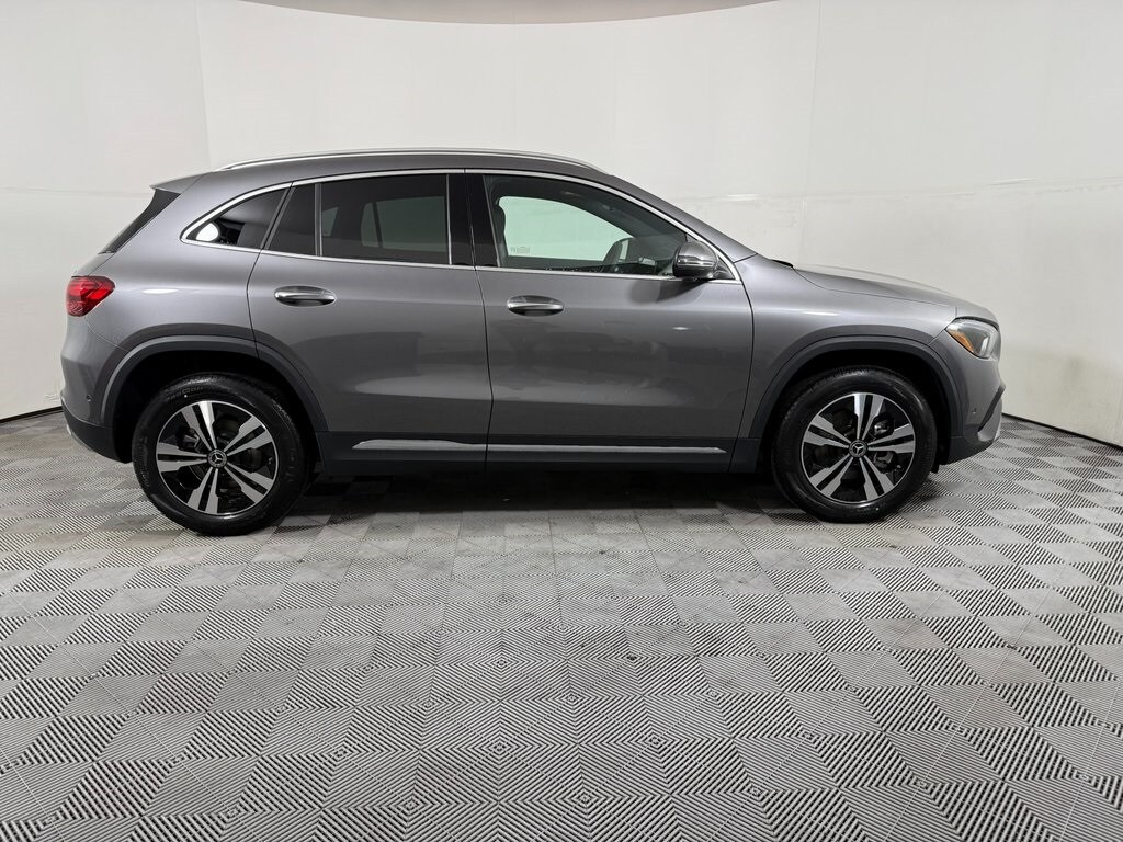 2025 Mercedes Benz GLA 250 4MATIC photo 2