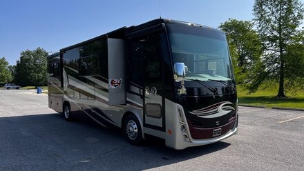 2017 Tiffin Breeze 32BR RV