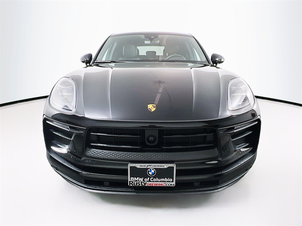 2023 Porsche Macan T photo 2