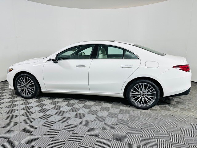 2023 Mercedes Benz CLA 250 4MATIC photo 3