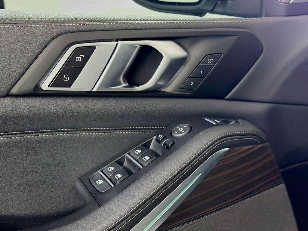 2025 BMW X5 21