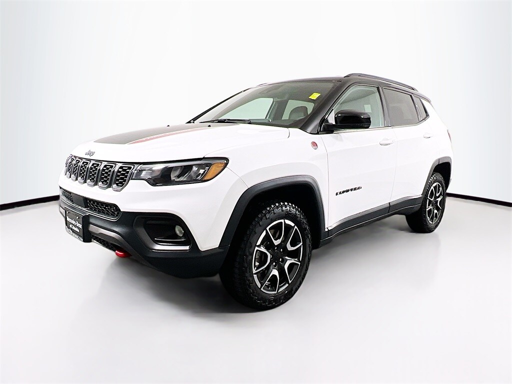 2024 Jeep Compass Trailhawk photo 2