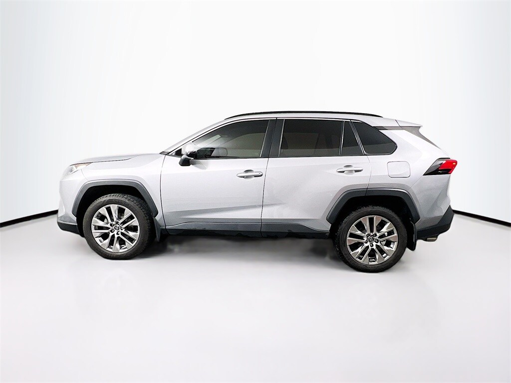 2019 Toyota RAV4 XLE Premium photo 2