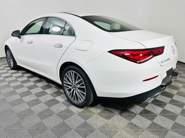 2023 Mercedes Benz CLA 250 4MATIC photo 4