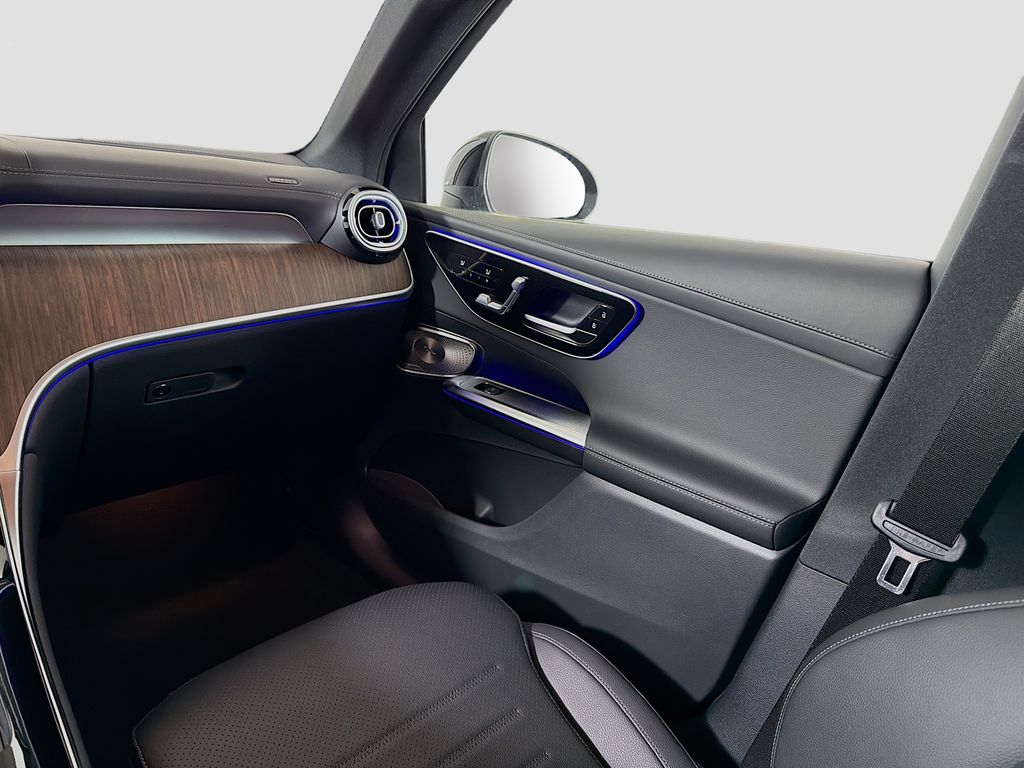 2026 Mercedes-Benz GLC 26