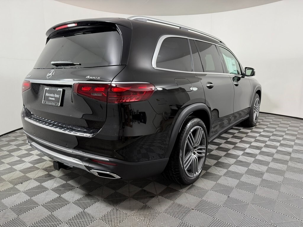 2025 Mercedes Benz GLS 450 4MATIC photo 3