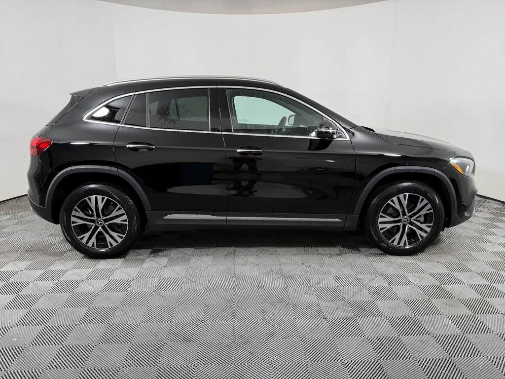 2025 Mercedes Benz GLA 250 4MATIC photo 2