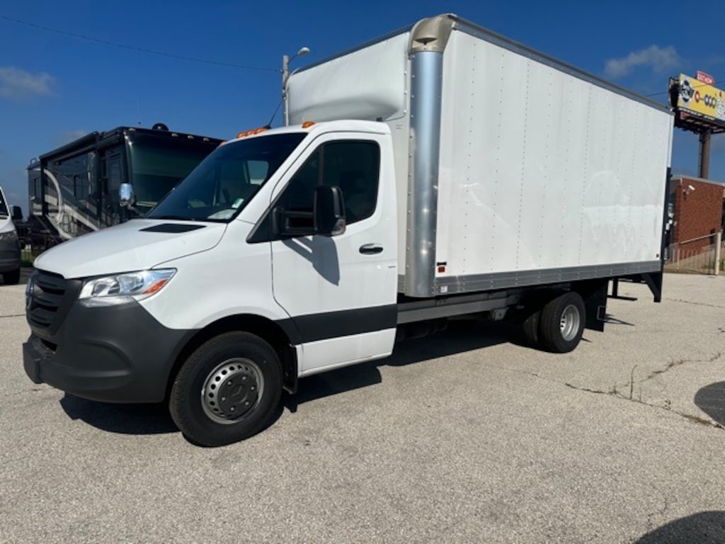 New 2022 Mercedes-Benz Sprinter 3500XD Chassis Standard Roof V6 Truck