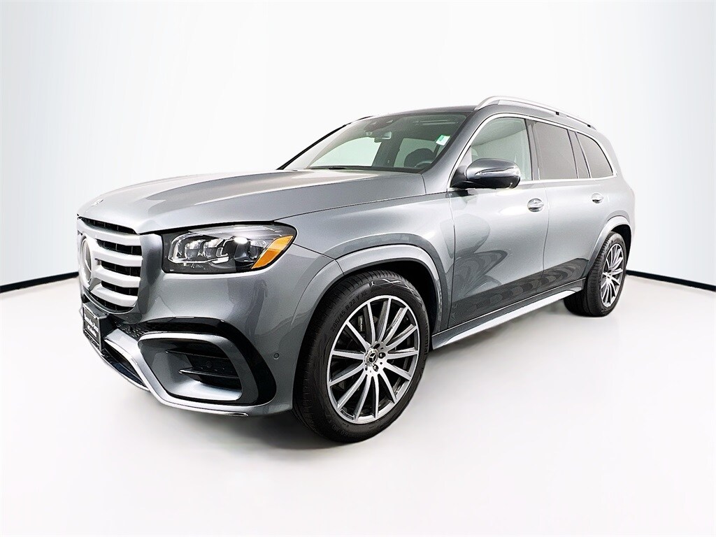 2025 Mercedes Benz GLS 450 4MATIC photo 3