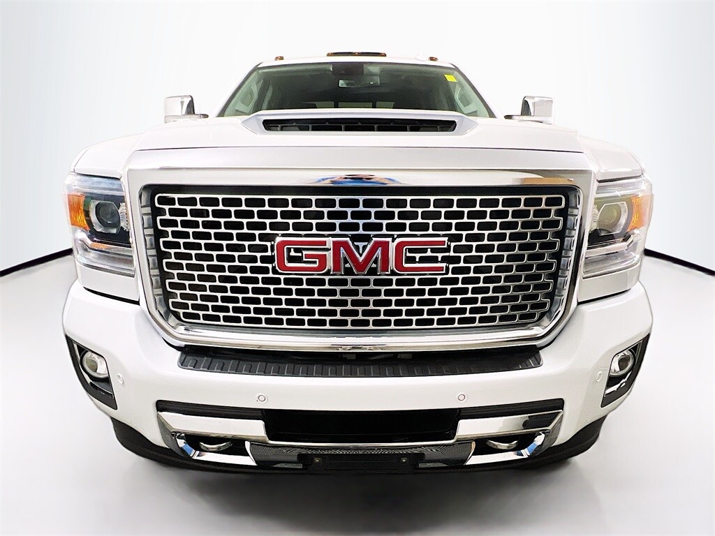2017 Gmc Sierra Denali photo 2