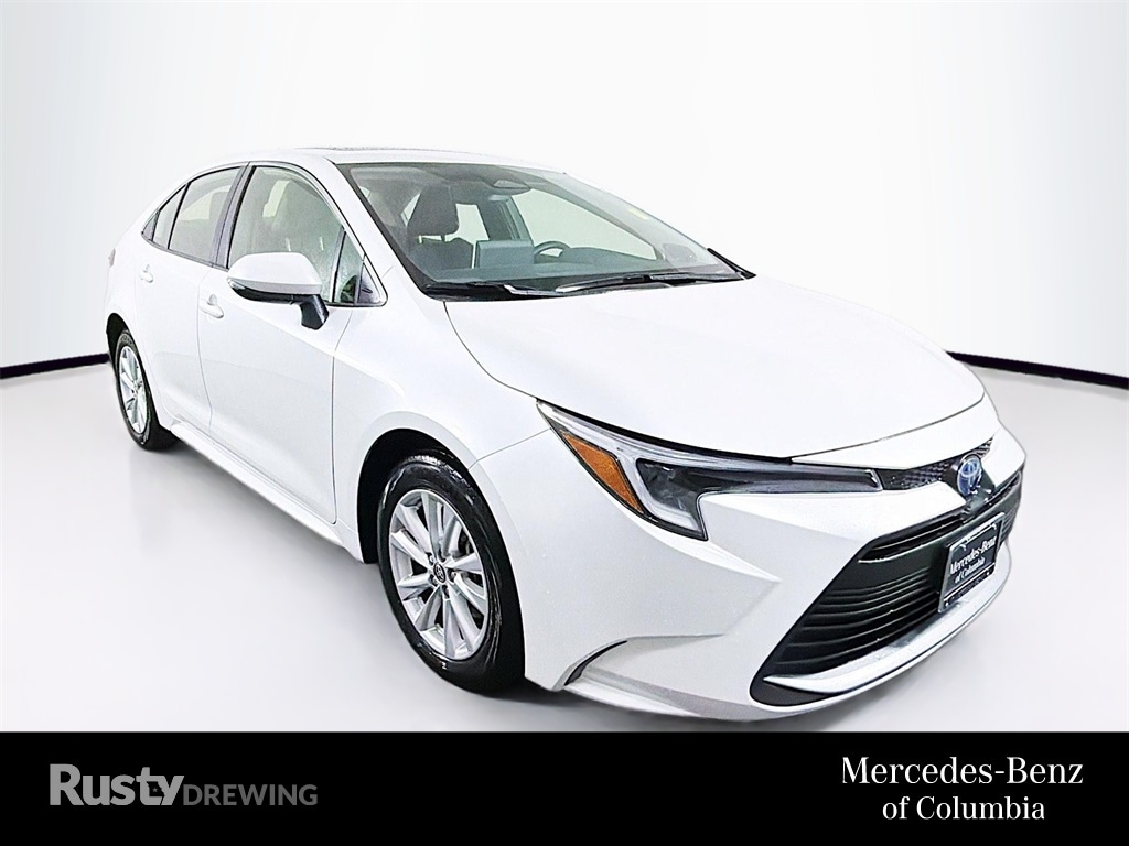 2025 Toyota Corolla XLE's photo