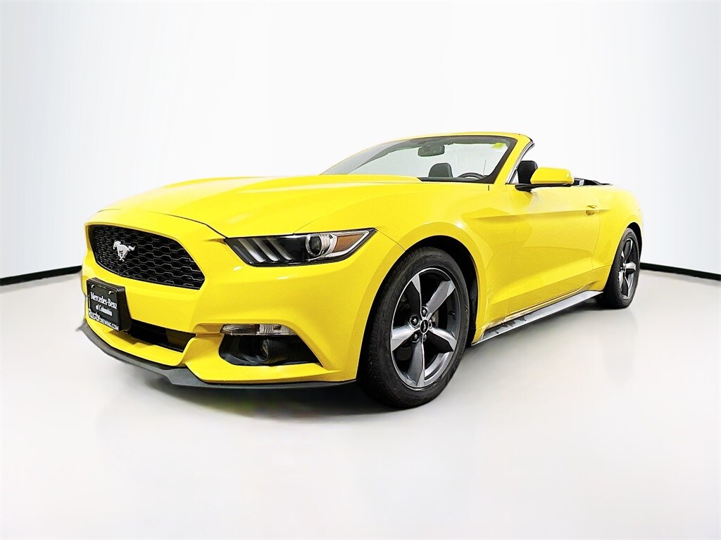 2016 Ford Mustang V6 Convertible photo 3