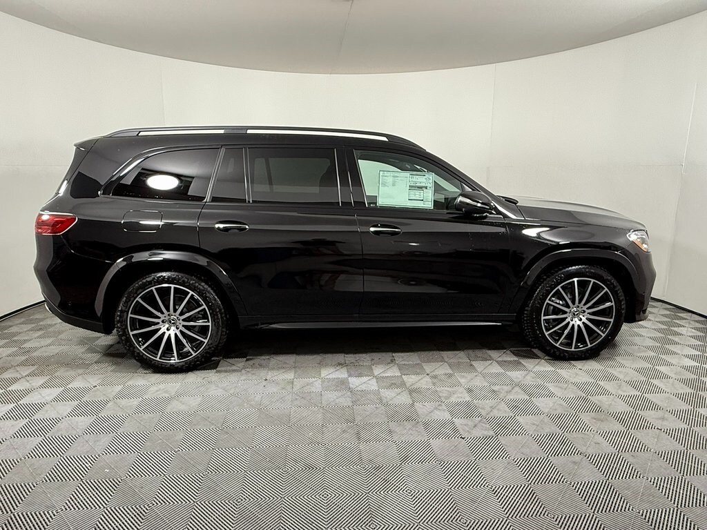 2025 Mercedes Benz GLS 450 4MATIC photo 2
