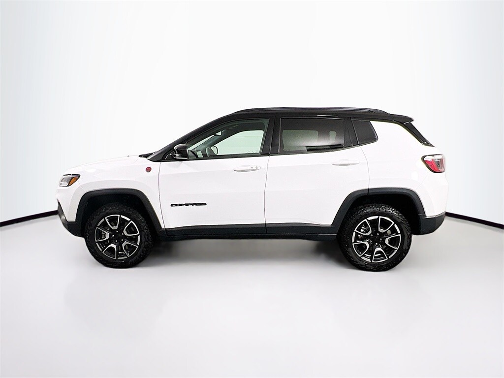 2024 Jeep Compass Trailhawk photo 3