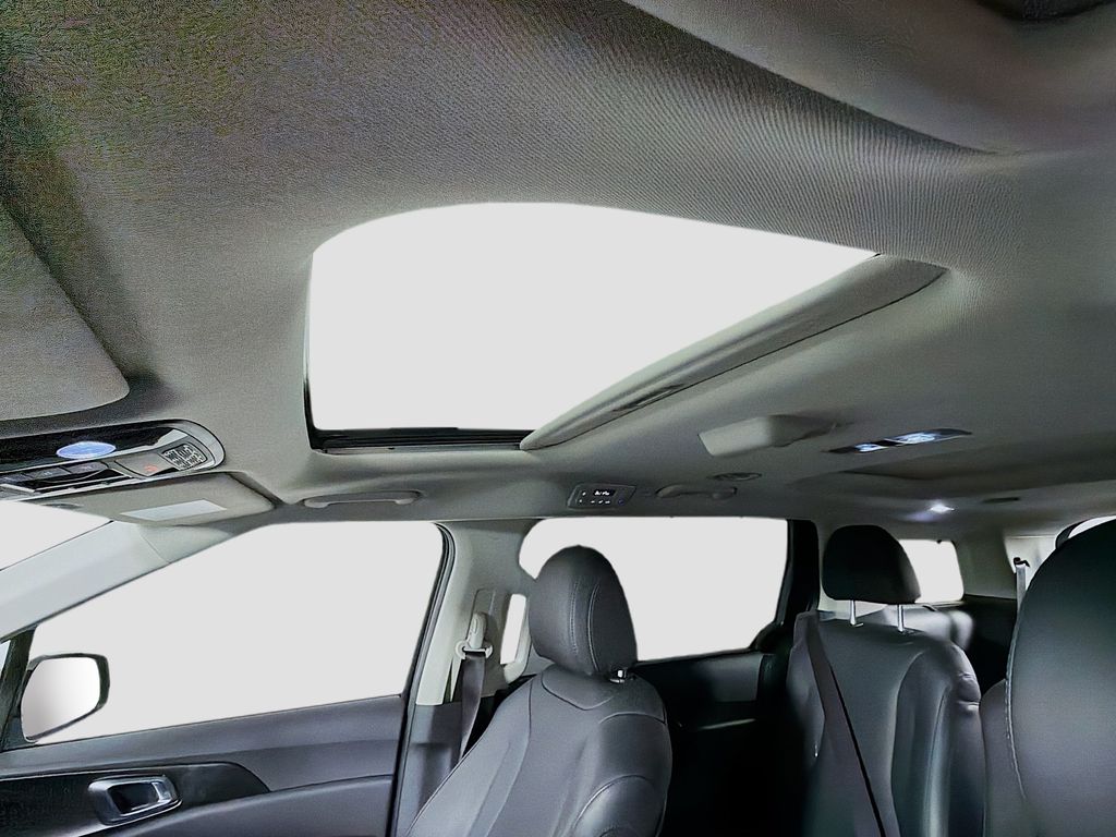 2025 Kia Carnival 15