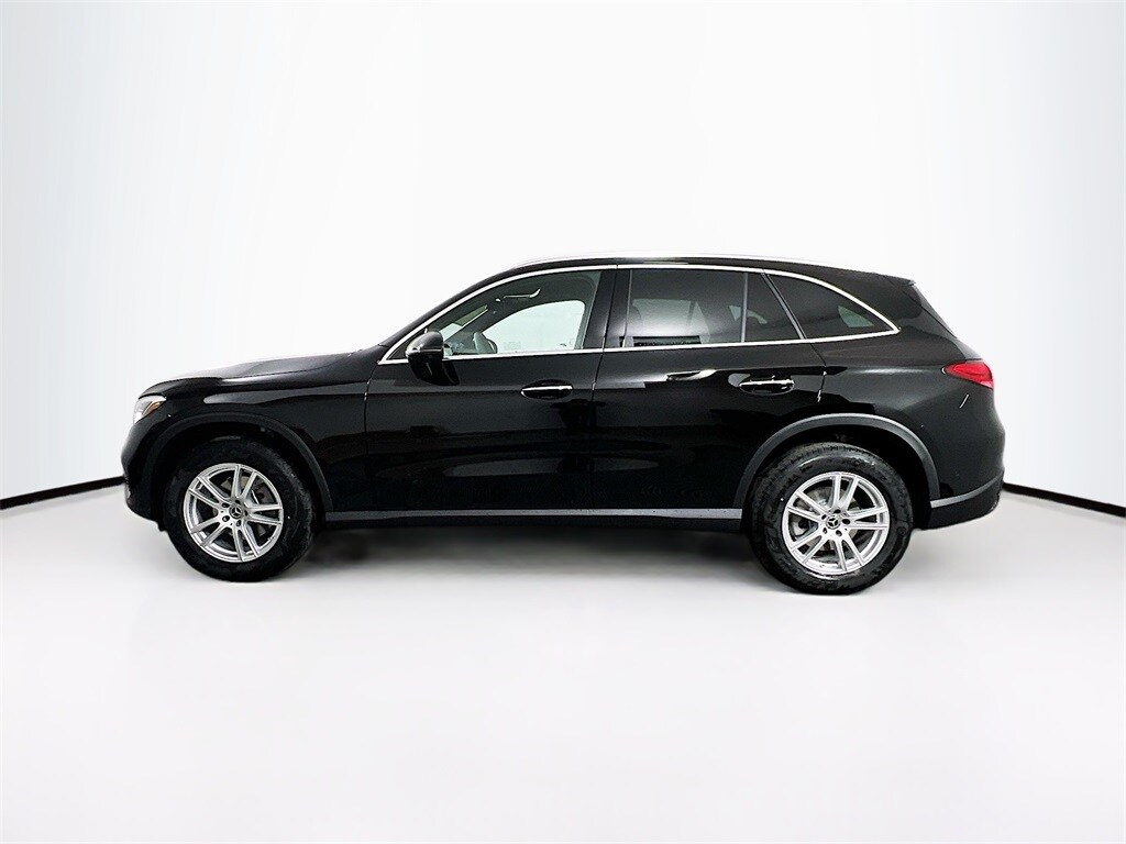 2025 Mercedes Benz GLC 300 4MATIC photo 4