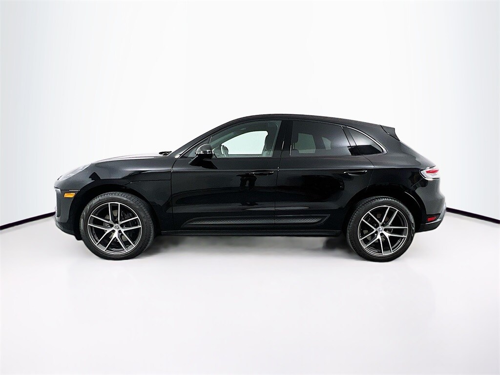 2023 Porsche Macan T photo 4