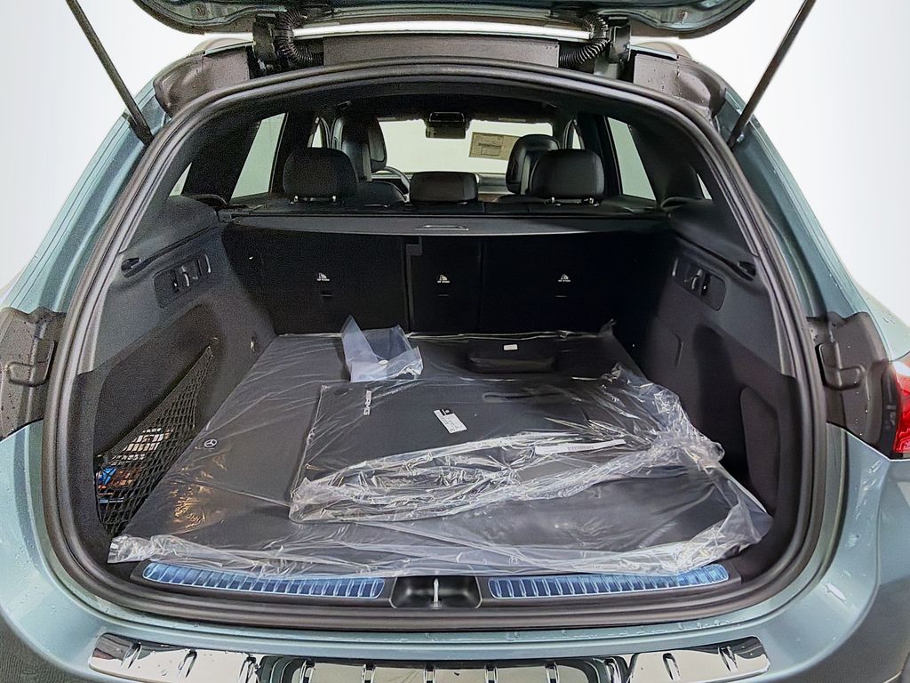 2026 Mercedes-Benz GLC 28