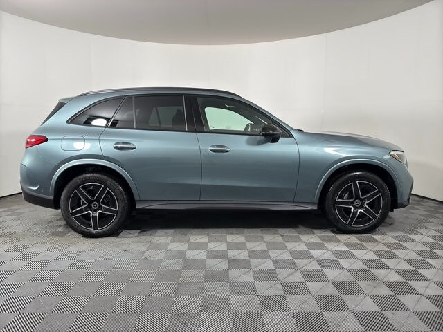 2025 Mercedes Benz GLC 300 4MATIC photo 2