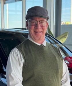 Staff member Dan Barry from ID_a840e280a398