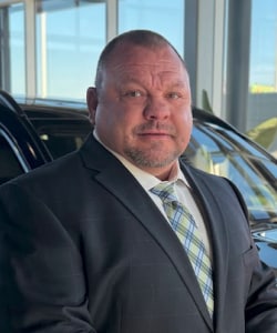 Staff member Scott Lapsley from ID_a840e280a398