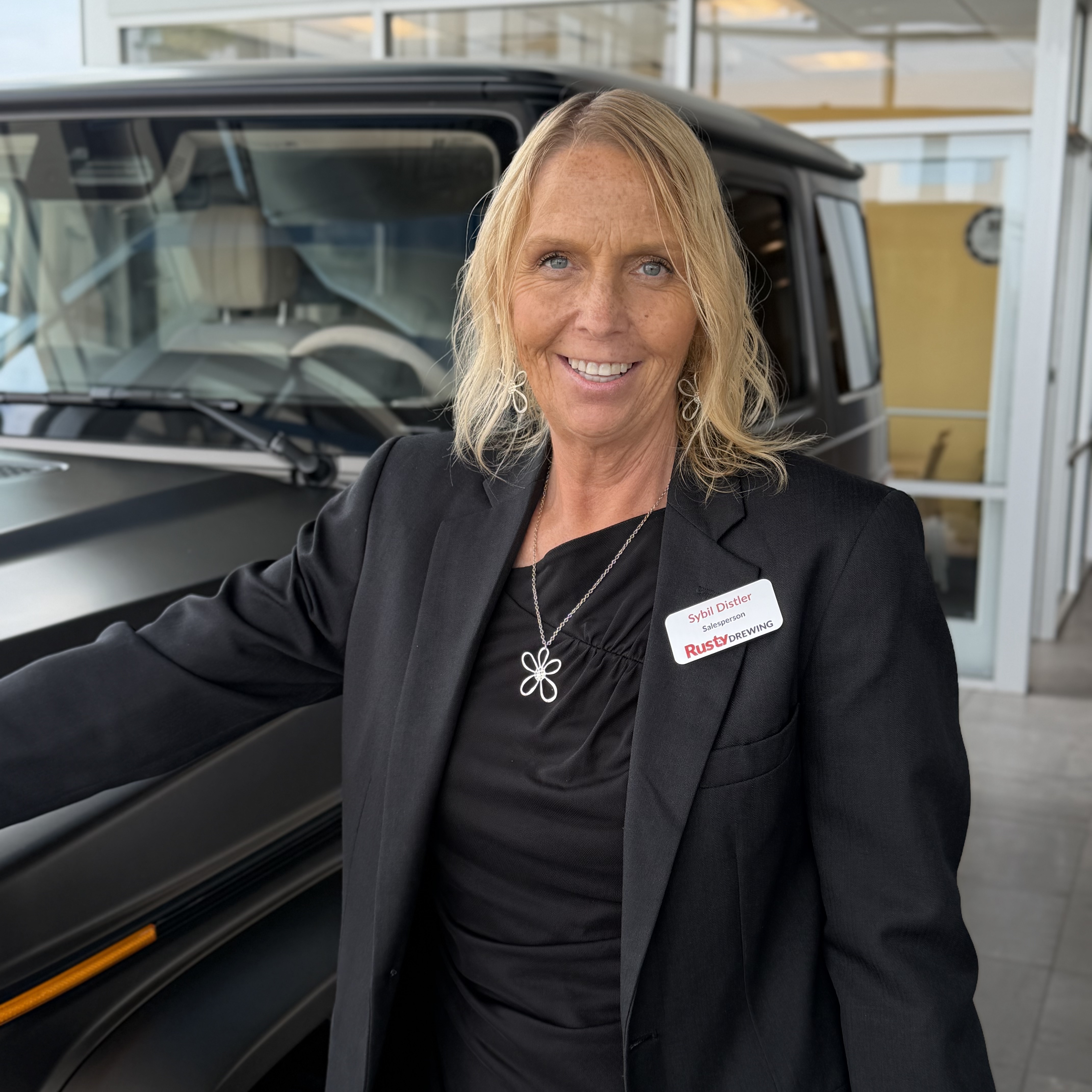 Staff member Sybil Distler from ID_a840e280a398