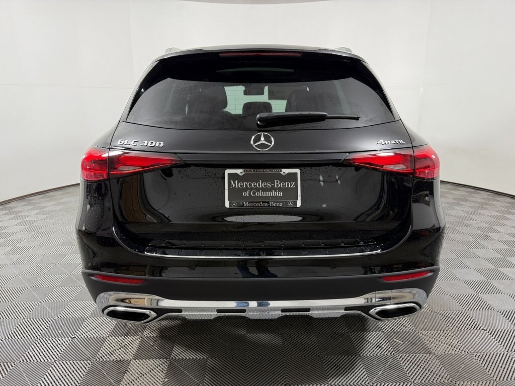 2025 Mercedes Benz GLC 300 4MATIC photo 3