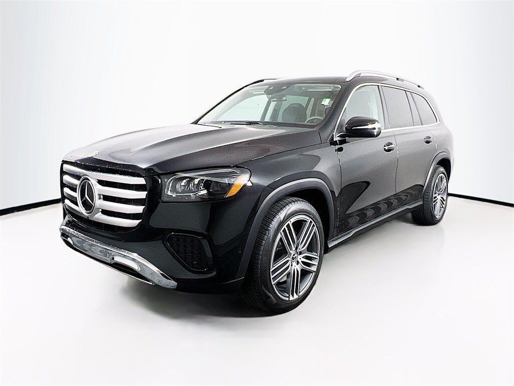 2025 Mercedes Benz GLS 450 4MATIC photo 3