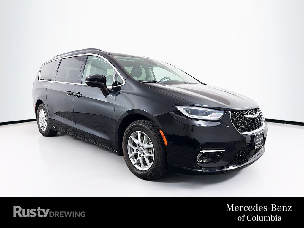 2022 Chrysler Pacifica Touring L's photo