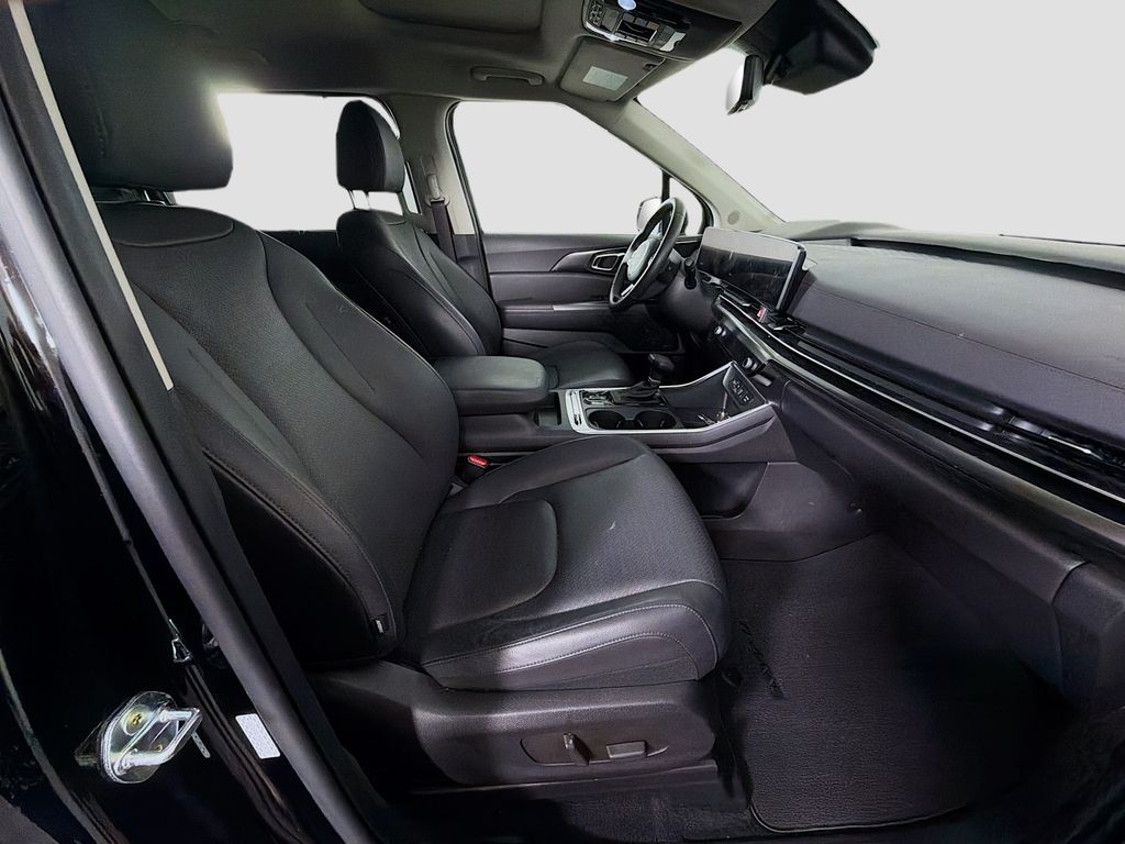 2025 Kia Carnival 32