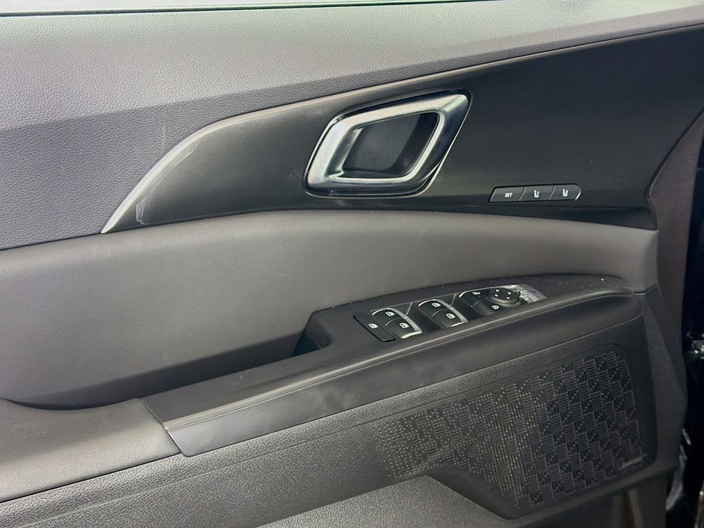2025 Kia Carnival 21