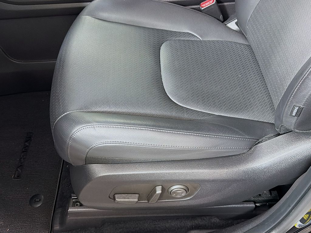 2025 Kia Carnival 23